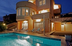 ckn300_pool_01_tamno