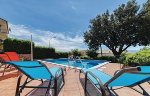 ckn300_pool_03